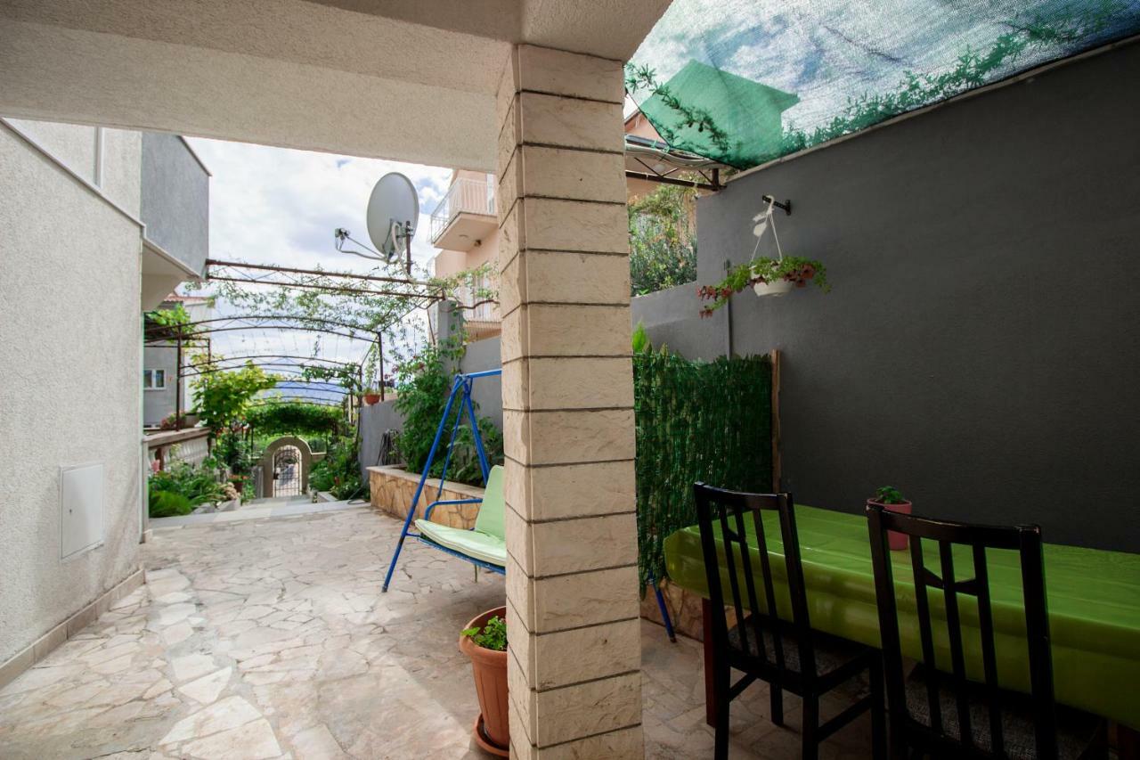 Mrkonjic Branko & Marija Apartmani Omiš Exterior foto