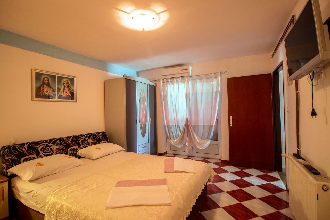 Mrkonjic Branko & Marija Apartmani Omiš Exterior foto