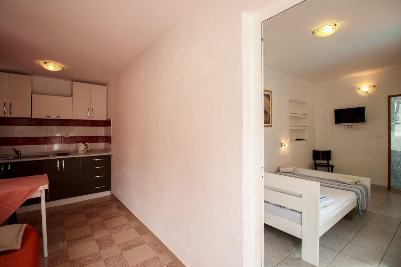 Mrkonjic Branko & Marija Apartmani Omiš Exterior foto