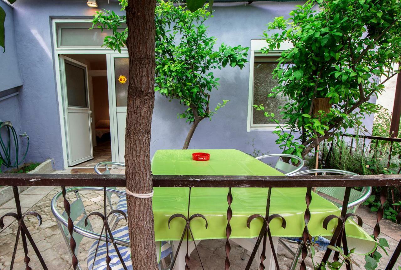 Mrkonjic Branko & Marija Apartmani Omiš Exterior foto