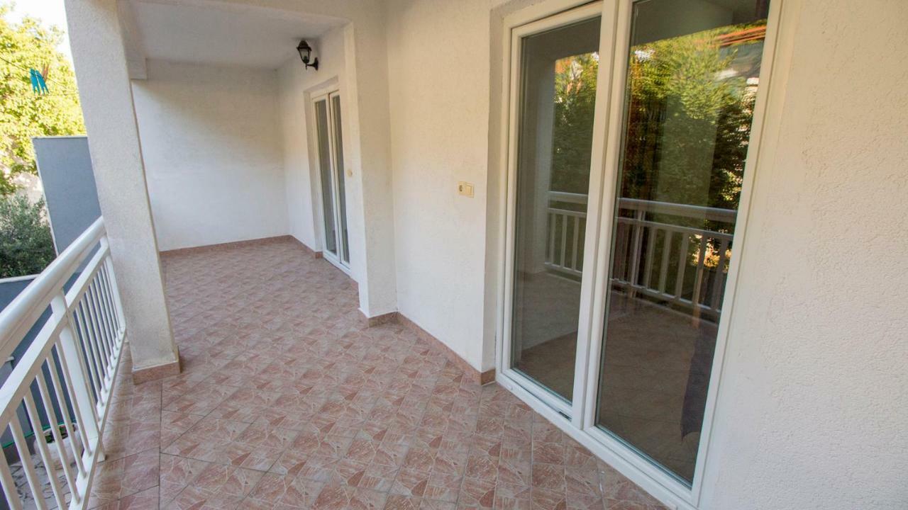 Mrkonjic Branko & Marija Apartmani Omiš Exterior foto