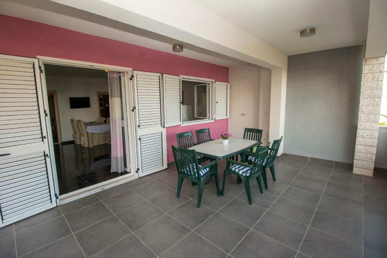 Mrkonjic Branko & Marija Apartmani Omiš Exterior foto