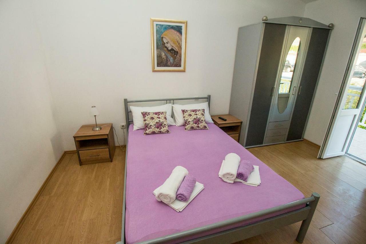 Mrkonjic Branko & Marija Apartmani Omiš Exterior foto
